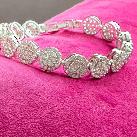 Vintage-Inspired Silver Crystal Bracelet Round Pronged Cluster stones 5.5-6.5 - Picture 1 of 8